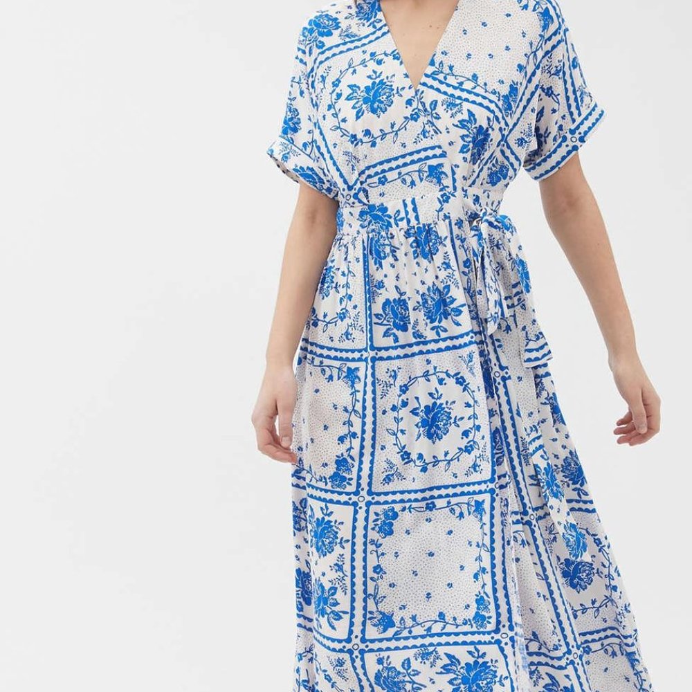 UO Gabrielle Woven Midi Dress Blue and White